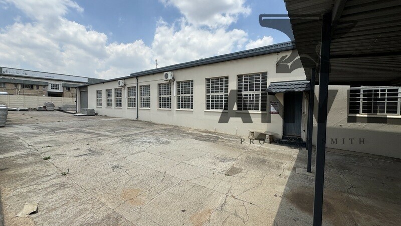 8 Minerva Ave, Lea Glen, Randburg - 1400m² Freestanding Industrial building To Rent - Lea Glen property image 3