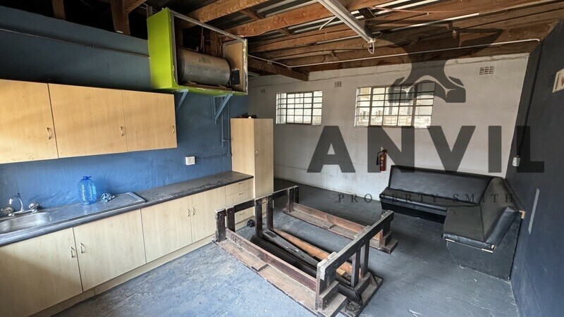 8 Minerva Ave, Lea Glen, Randburg - 1400m² Freestanding Industrial building To Rent - Lea Glen property image 19