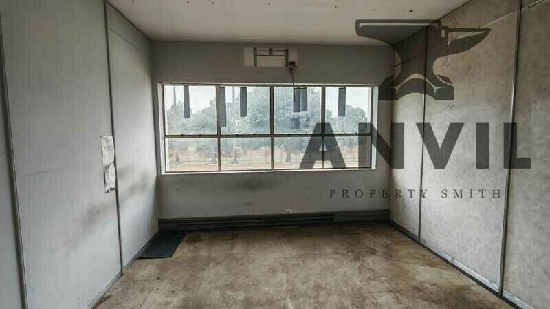 Warehouse to let in new era  - office space property image 12