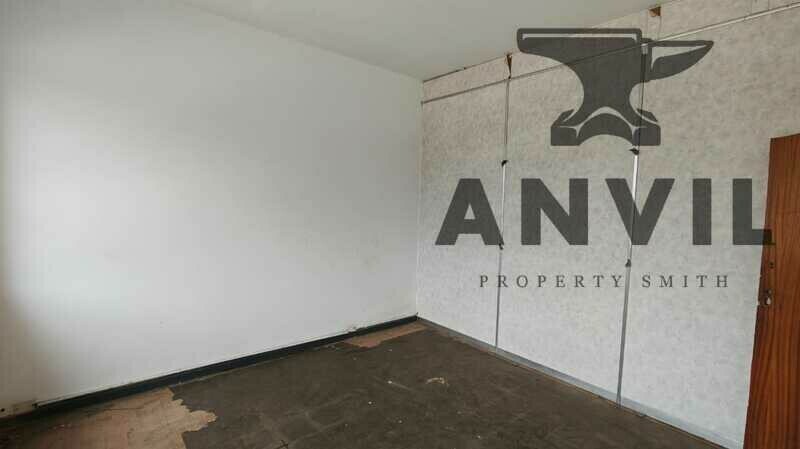 Warehouse to let in new era  - office space property image 18