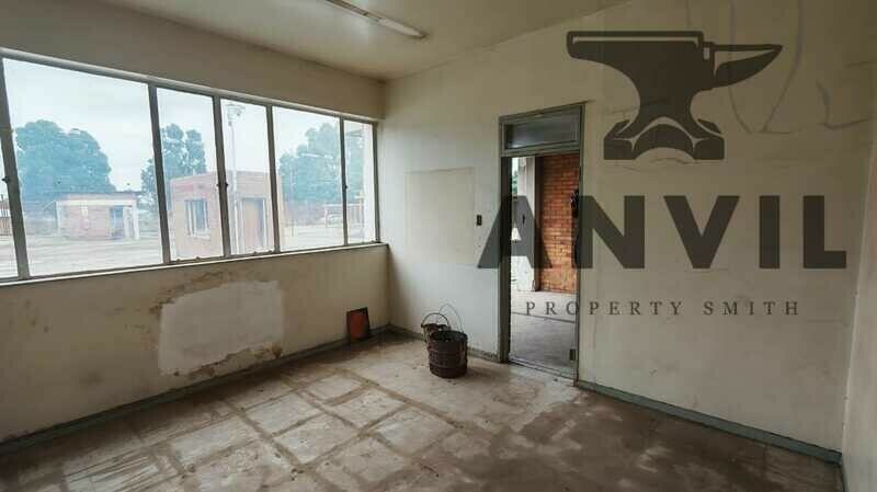 Warehouse to let in new era  - office space property image 22