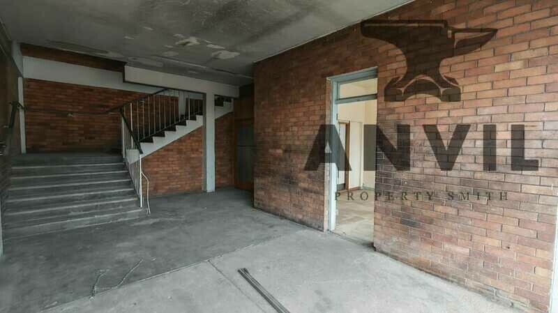 Warehouse to let in new era  - office space property image 3