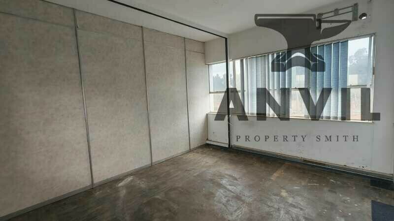 Warehouse to let in new era  - office space property image 17