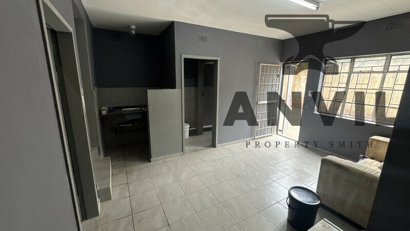 Unit 5 - Complex 85 Ratchet Ave