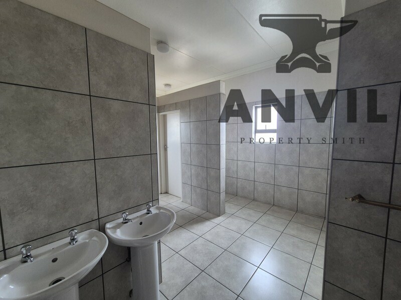 23 dakota Crescent  - 1,190m² A-Grade Warehouse To Let – Airport Park, Germiston property image 10