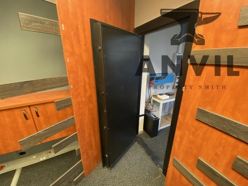 The Cliffs - Office 213 property image 8