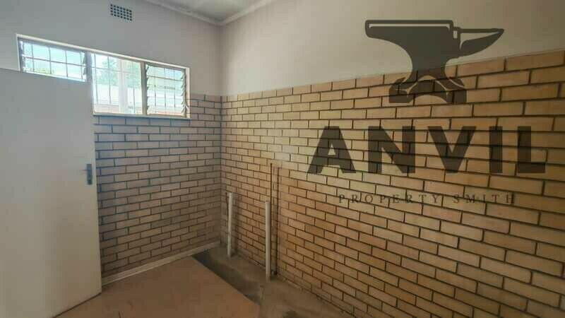 162 range view road - unit 2 property image 10