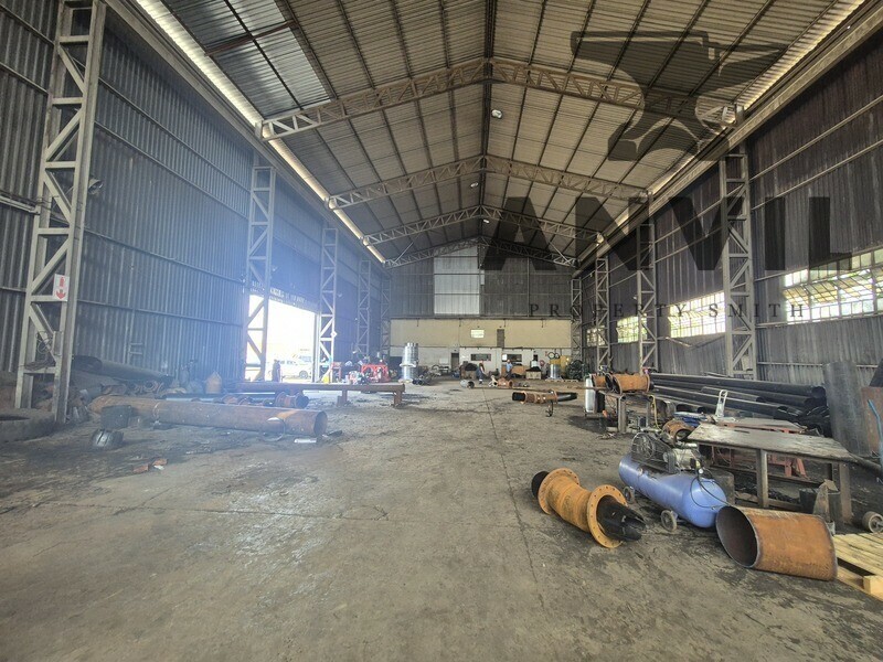 Prime 1,359sqm Heavy Industrial Warehouse with Crane – Alrode