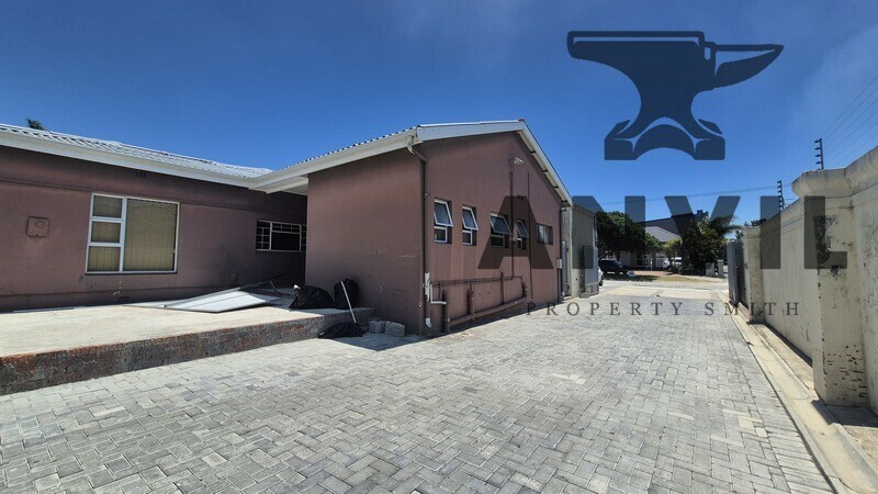 42 Worraker Street, Newton Park, Port Elizabeth - Front Office section  property image 22