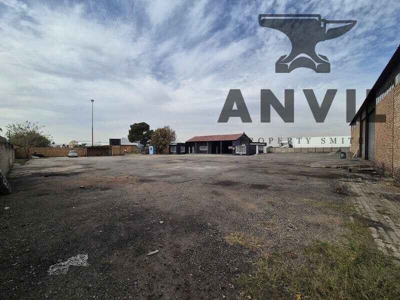 Versatile Industrial Facility for Sale with 3,600m² Yard and Warehouse