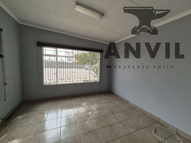 38 flamink st alrode  - Versatile Industrial Facility for Sale with 3,600m² Yard and Warehouse property image 11