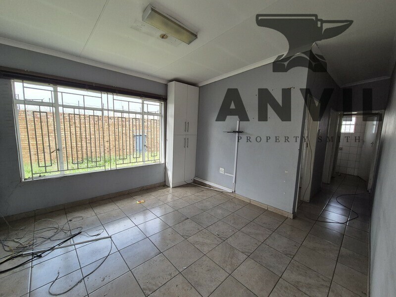 38 flamink st alrode  - Versatile Industrial Facility for Sale with 3,600m² Yard and Warehouse property image 9