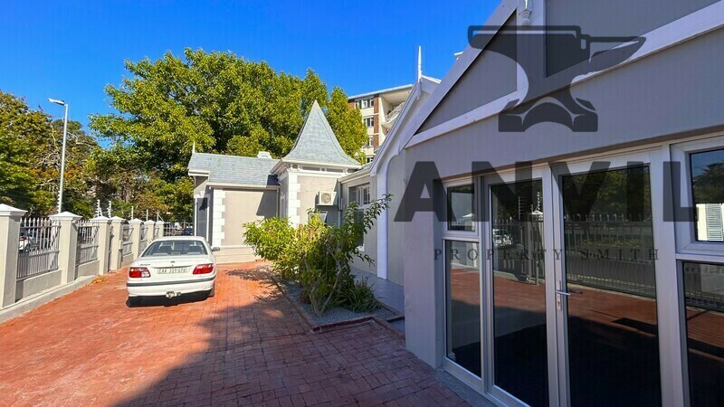 5 Duke Road, Rondebosch - Garage Renovated property image 9