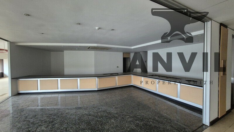 10 Queens Road, Parktown - Whole Building  property image 12