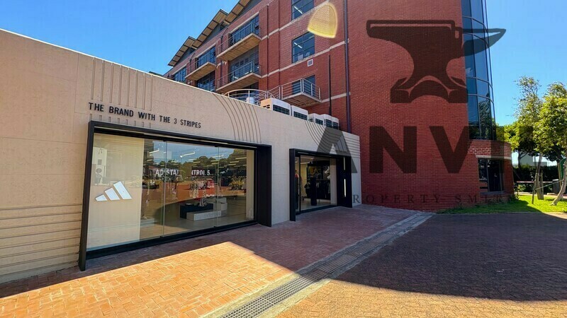 376m2 Adidas Retail Unit Office 