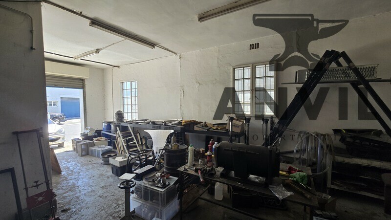 Nearby Industrial Park - unit 28 - 161sqm warehouse space to let in Woodstock property image 15