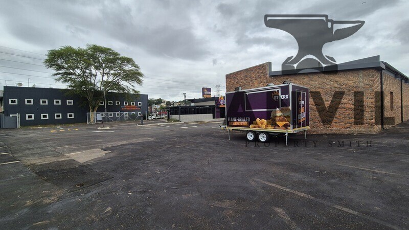 6 Intersite Avenue - Drive thru opposite steers property image 9