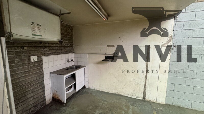 Sifon Industrial Park, Robertville, Randburg - Unit D5 property image 9