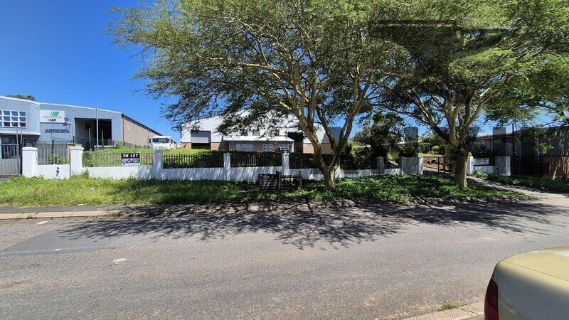 94 Marseilles Crescent - Yard space property image 16