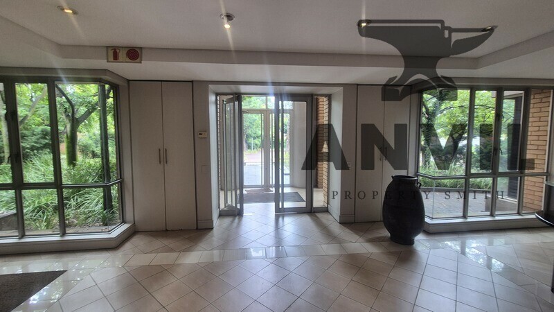 253sqm Office to Let in Houghton Estate, M1 Highway Frontage Exposure