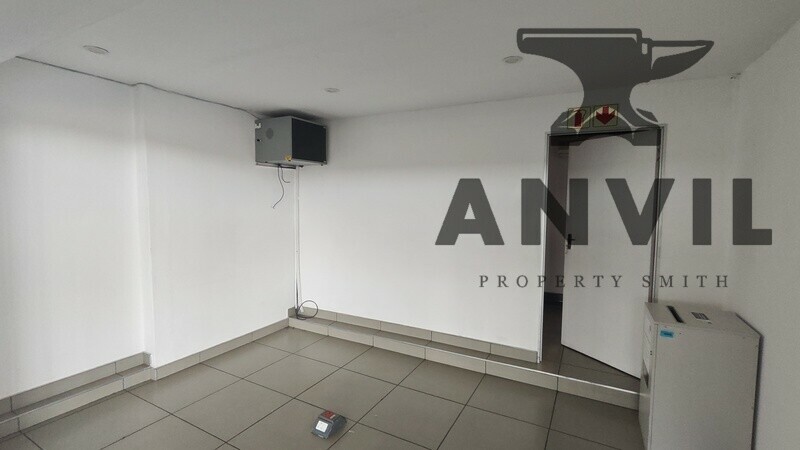 Botha & Diesel Showroom - Showroom To Let property image 17