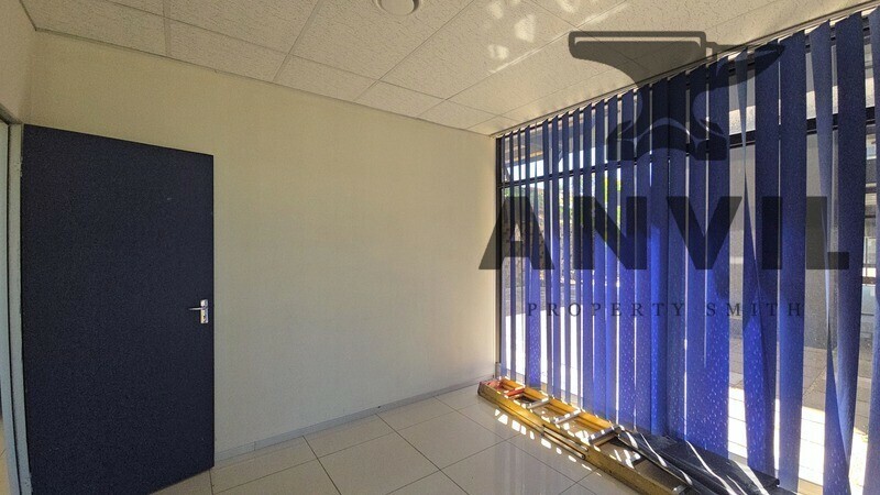 34 Essex Terrace - Ground Floor Mezzanine Unit  property image 2