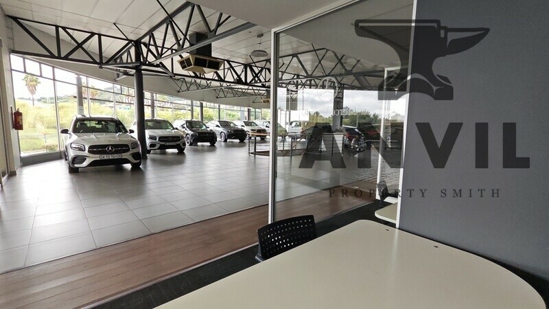 Mercedes Benz Garage Constantia Kloof  - Mercedes Benz Second Hand Car Dealership Space property image 2