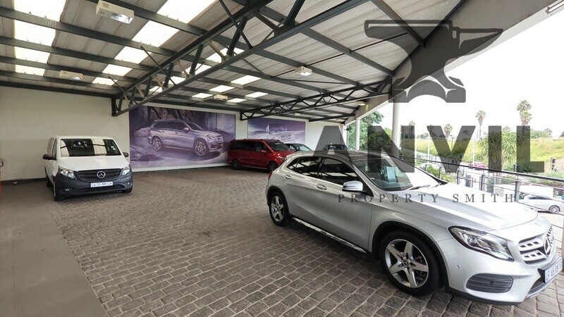 Mercedes Benz Garage Constantia Kloof  - Mercedes Benz Second Hand Car Dealership Space property image 21