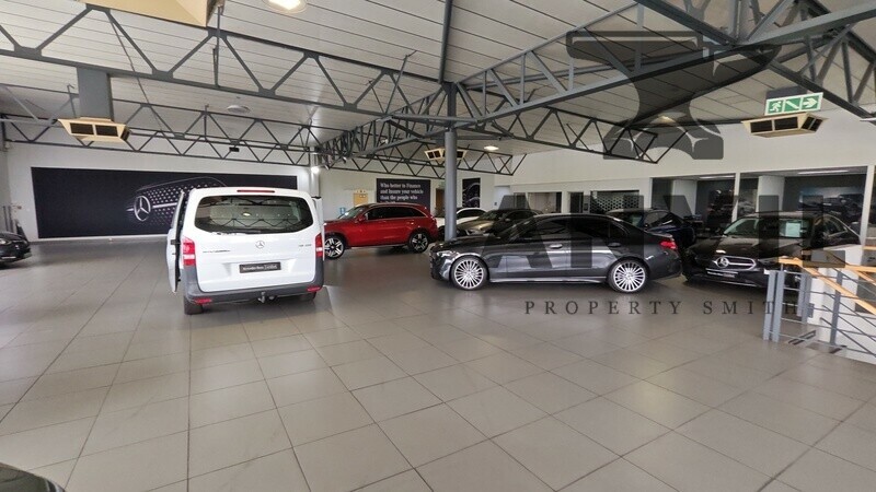 Mercedes Benz Garage Constantia Kloof  - Mercedes Benz Second Hand Car Dealership Space property image 4