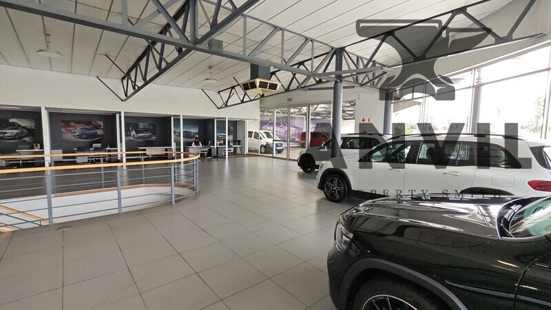 Mercedes Benz Garage Constantia Kloof  - Mercedes Benz Second Hand Car Dealership Space property image 6