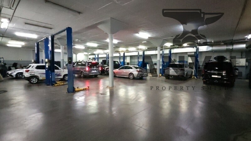 Mercedes Benz Garage Constantia Kloof  - Mercedes Benz Second Hand Car Dealership Space property image 22