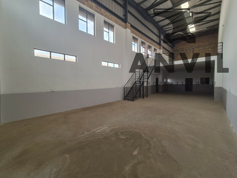 12 Langkloof Street - 260m² Industrial Unit to Let in Alrode South, Truck Access Business Park property image 3
