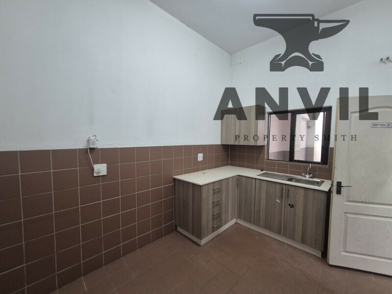 12 Langkloof Street - 260m² Industrial Unit to Let in Alrode South, Truck Access Business Park property image 10