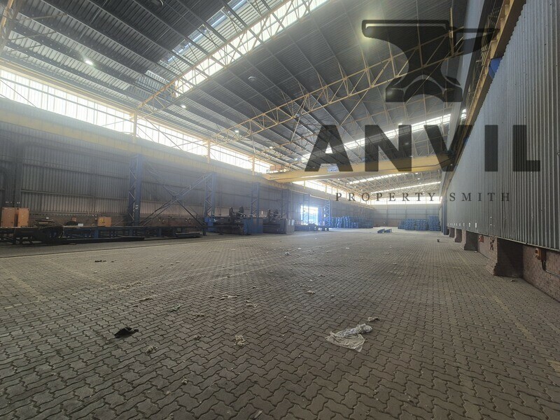 3000m² Industrial Warehouse to Let in Roodekop with 10 Ton Crane