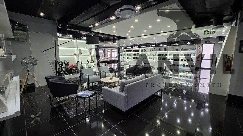 LivingBrands Building, Pineslopes Shopping Center - LivingBrands Building property image 5