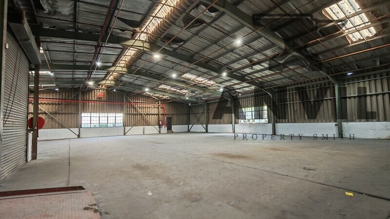 8 Edison Road - All 4 Sections and Yard For Sale property image 4