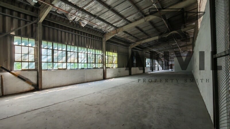 8 Edison Road - All 4 Sections and Yard For Sale property image 16