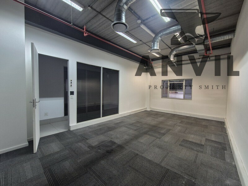  Gosforth Industrial Park - 13 926m² A Grade Warehouse to Let in Gosforth Park, Cross Dock Facility with Large Yard property image 25