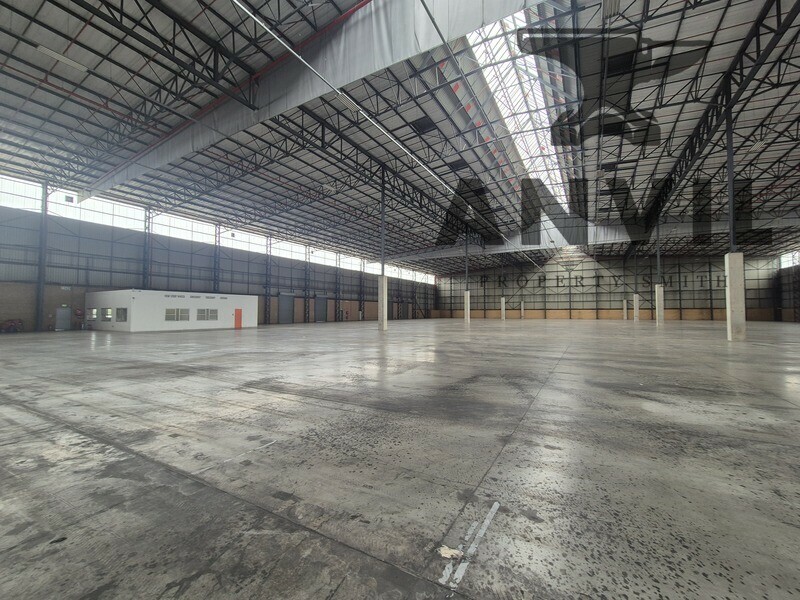  Gosforth Industrial Park - 13 926m² A Grade Warehouse to Let in Gosforth Park, Cross Dock Facility with Large Yard property image 16