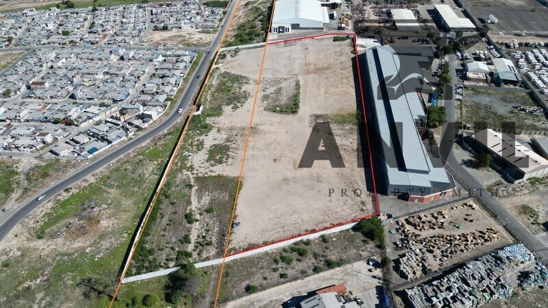 34 Dynamo Way - Combination of Yard 1 + 2 property image 7