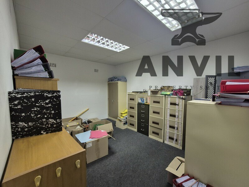 5 Indianapolis Boulevard - 3429m² Industrial Warehouse to Let in Gosforth Park, Secure Park with Dock Levelers property image 8