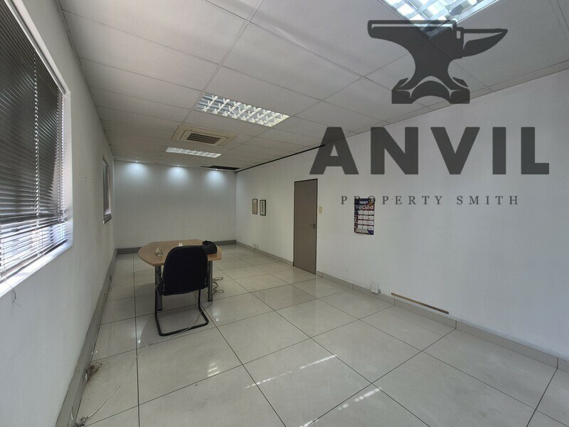 5 Indianapolis Boulevard - 3429m² Industrial Warehouse to Let in Gosforth Park, Secure Park with Dock Levelers property image 9