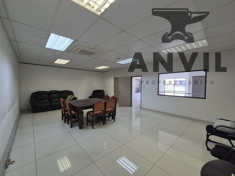 5 Indianapolis Boulevard - 3429m² Industrial Warehouse to Let in Gosforth Park, Secure Park with Dock Levelers property image 11