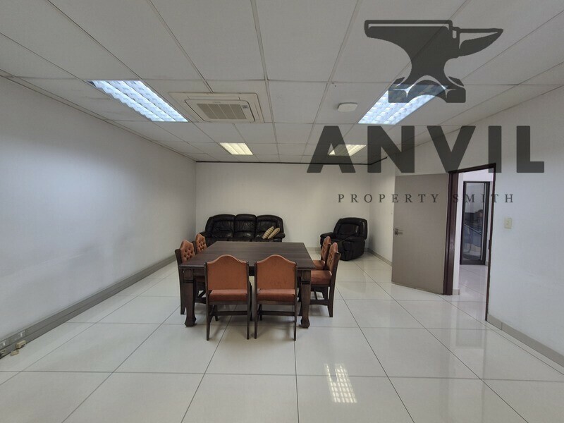 5 Indianapolis Boulevard - 3429m² Industrial Warehouse to Let in Gosforth Park, Secure Park with Dock Levelers property image 12