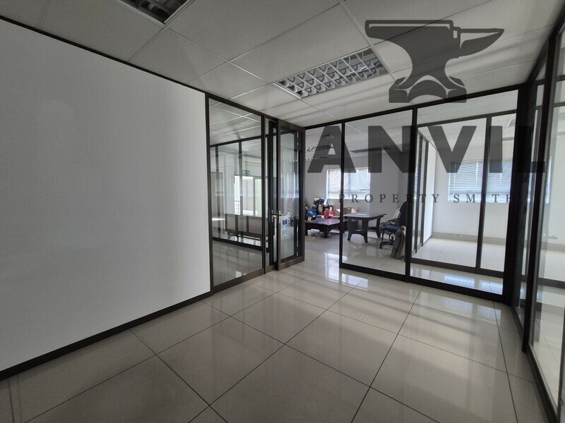 5 Indianapolis Boulevard - 3429m² Industrial Warehouse to Let in Gosforth Park, Secure Park with Dock Levelers property image 14