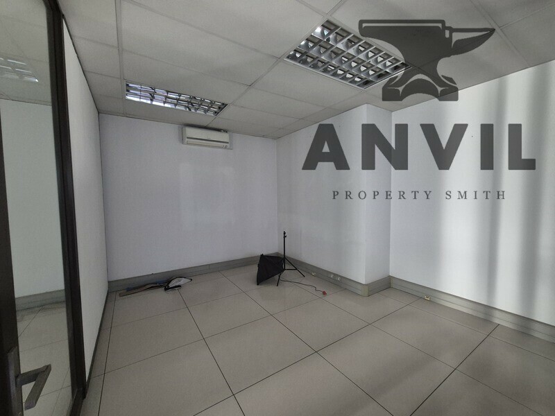 5 Indianapolis Boulevard - 3429m² Industrial Warehouse to Let in Gosforth Park, Secure Park with Dock Levelers property image 16