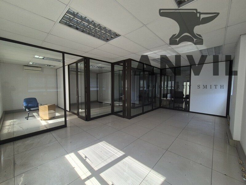 5 Indianapolis Boulevard - 3429m² Industrial Warehouse to Let in Gosforth Park, Secure Park with Dock Levelers property image 15