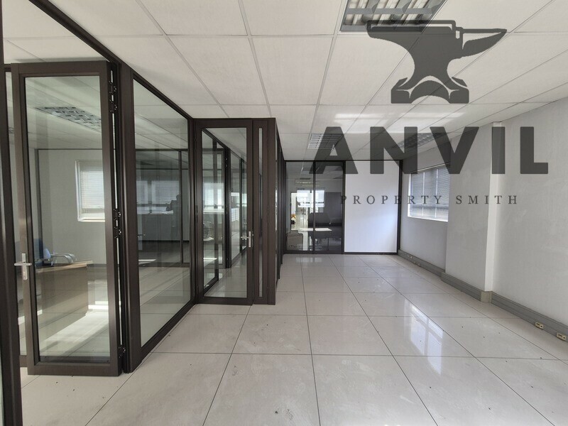 5 Indianapolis Boulevard - 3429m² Industrial Warehouse to Let in Gosforth Park, Secure Park with Dock Levelers property image 17