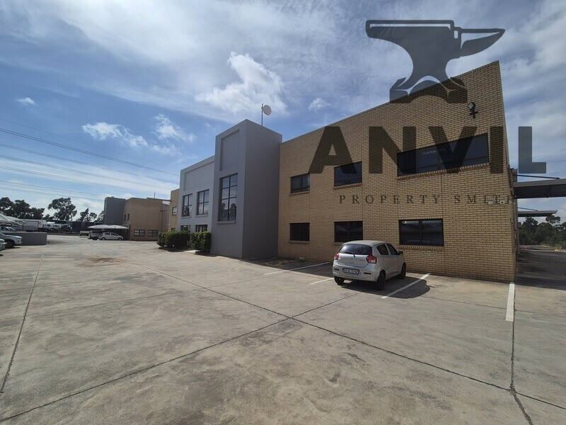 5 Indianapolis Boulevard - 3429m² Industrial Warehouse to Let in Gosforth Park, Secure Park with Dock Levelers property image 3