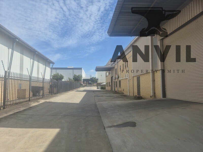 5 Indianapolis Boulevard - 3429m² Industrial Warehouse to Let in Gosforth Park, Secure Park with Dock Levelers property image 37